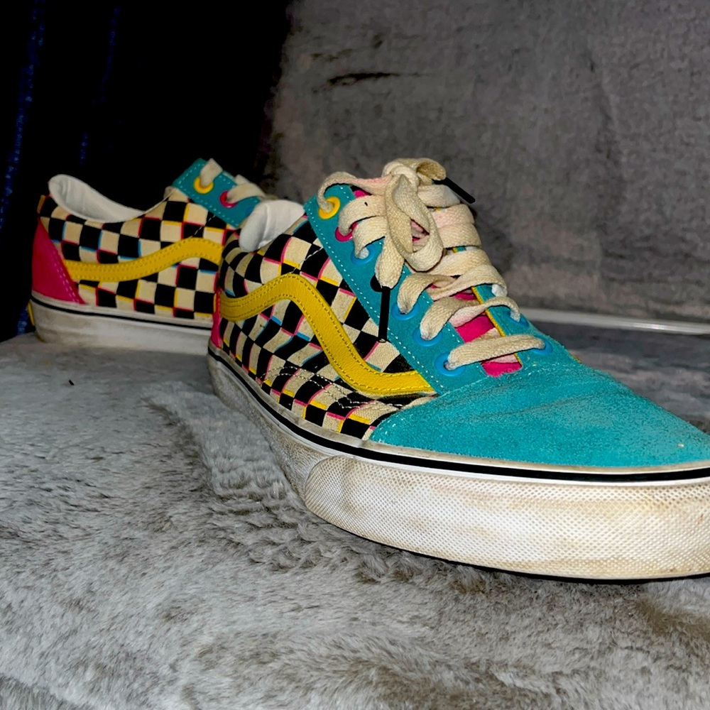 Low top Vans checkered